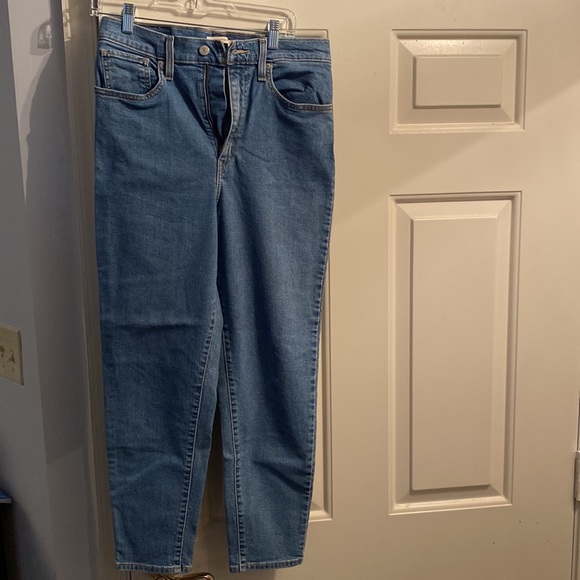 Levi’s High Washed Taper Jeans - Picture 3 of 3